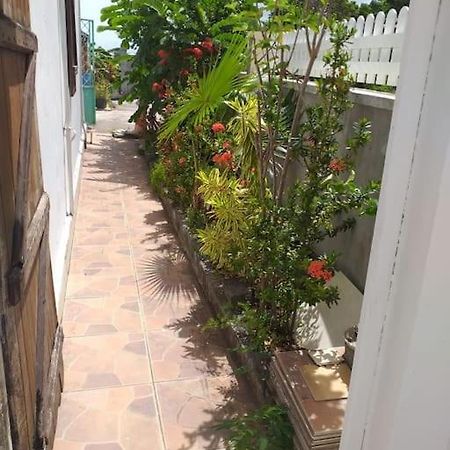 Maison Creole Chaleureuse Avec Stationnement Le Gosier  Extérieur photo