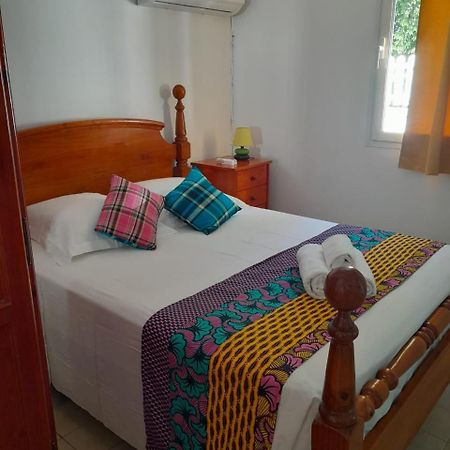 Maison Creole Chaleureuse Avec Stationnement Le Gosier  Extérieur photo