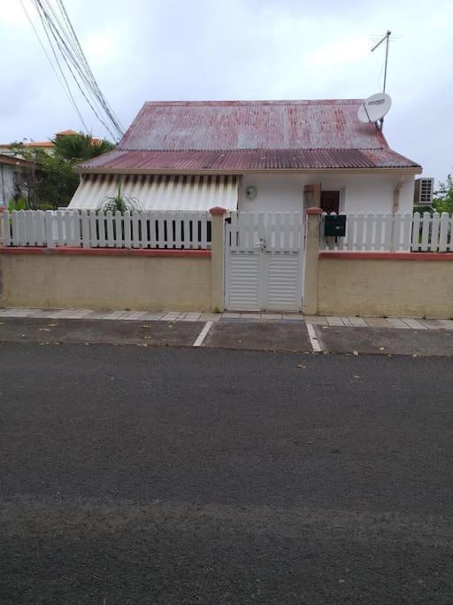 Maison Creole Chaleureuse Avec Stationnement Le Gosier  Extérieur photo