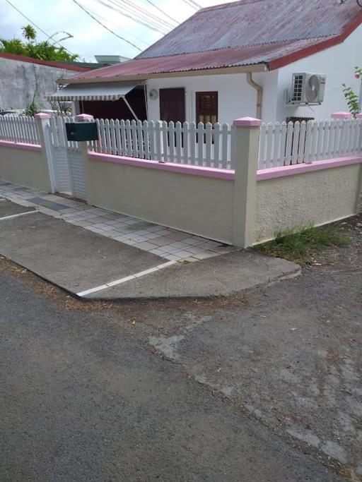 Maison Creole Chaleureuse Avec Stationnement Le Gosier  Extérieur photo