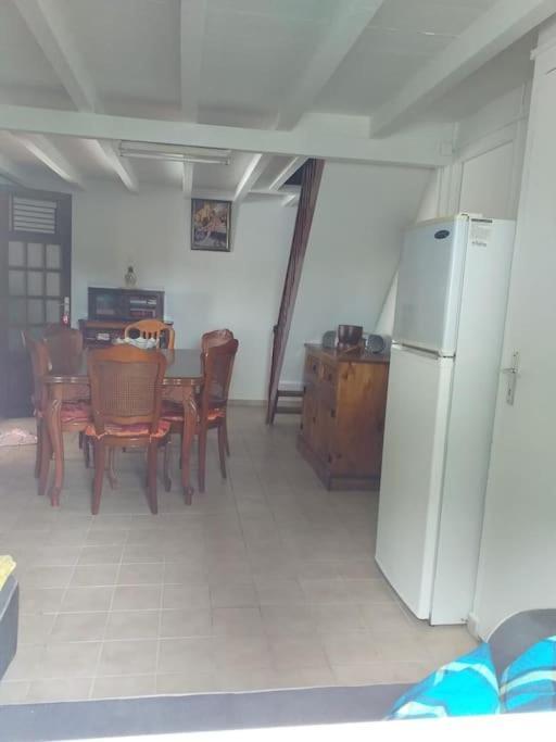 Maison Creole Chaleureuse Avec Stationnement Le Gosier  Extérieur photo