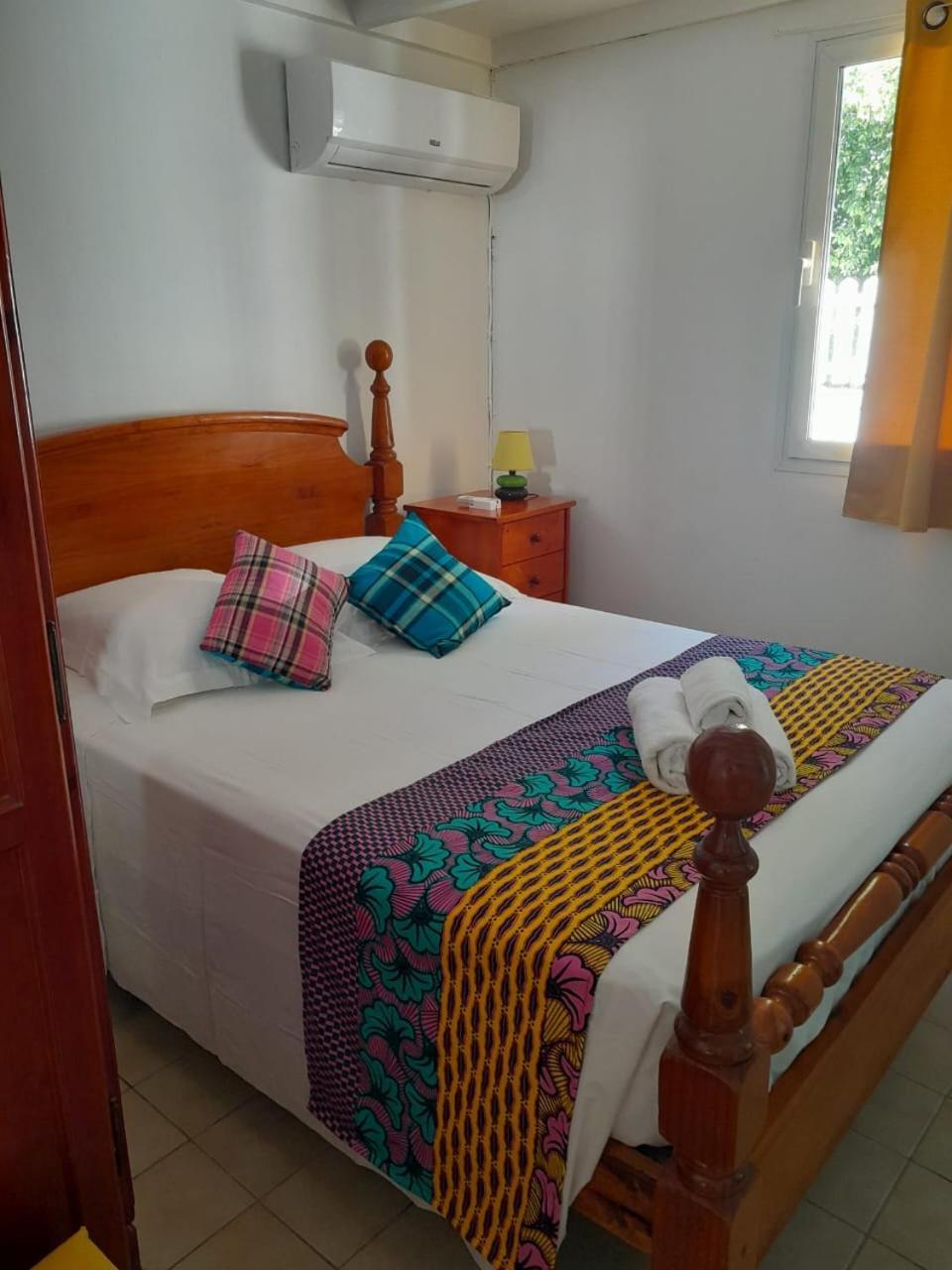 Maison Creole Chaleureuse Avec Stationnement Le Gosier  Extérieur photo